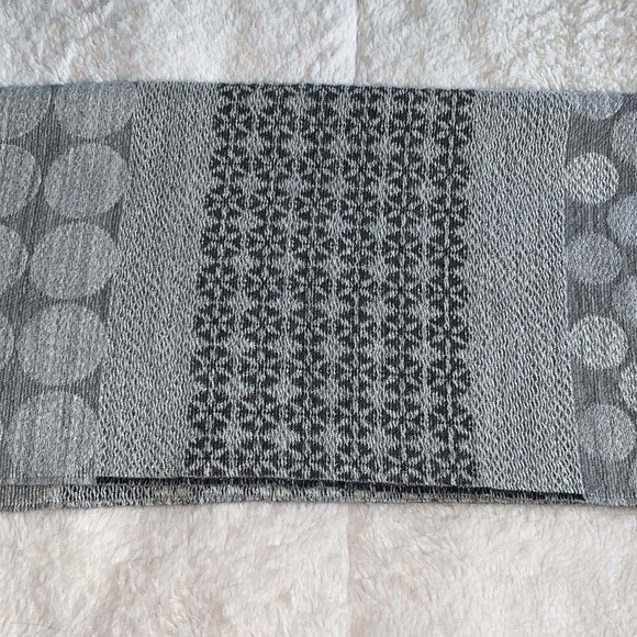 Talbots Gray Polka Dot Scarf Wrap EUC - Picture 12 of 14